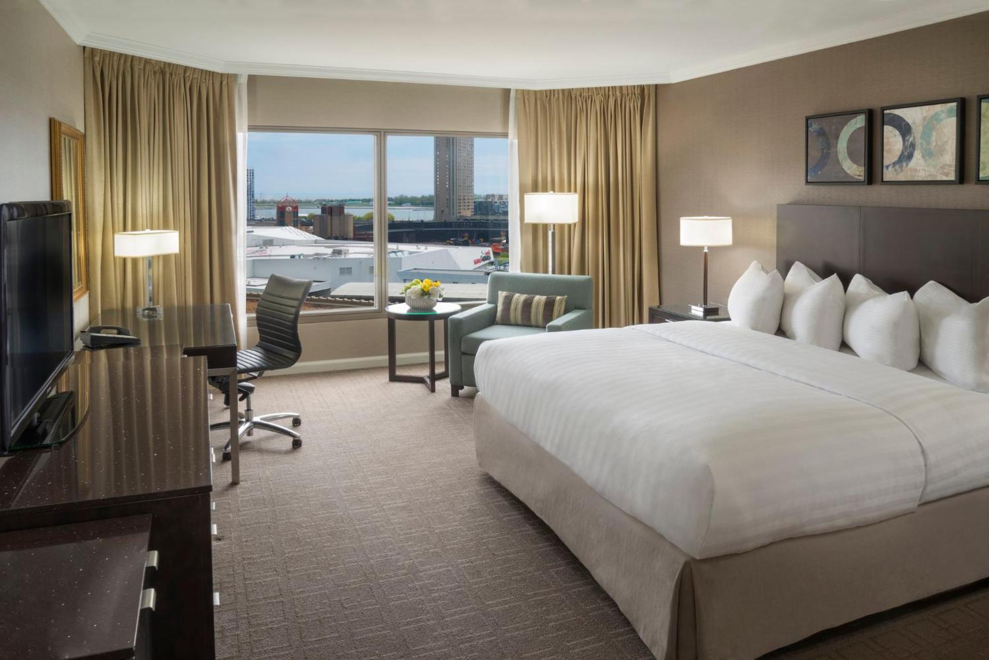 Intercontinental Toronto Centre By Ihg Hotel Екстериор снимка